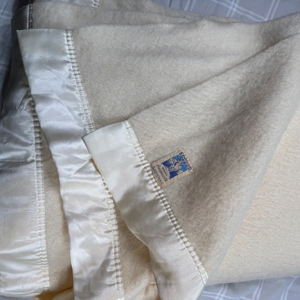 Kenwood Arondac Vintage Wool Blanket Cream Ivory Satin Trim 90x68 Made in USA